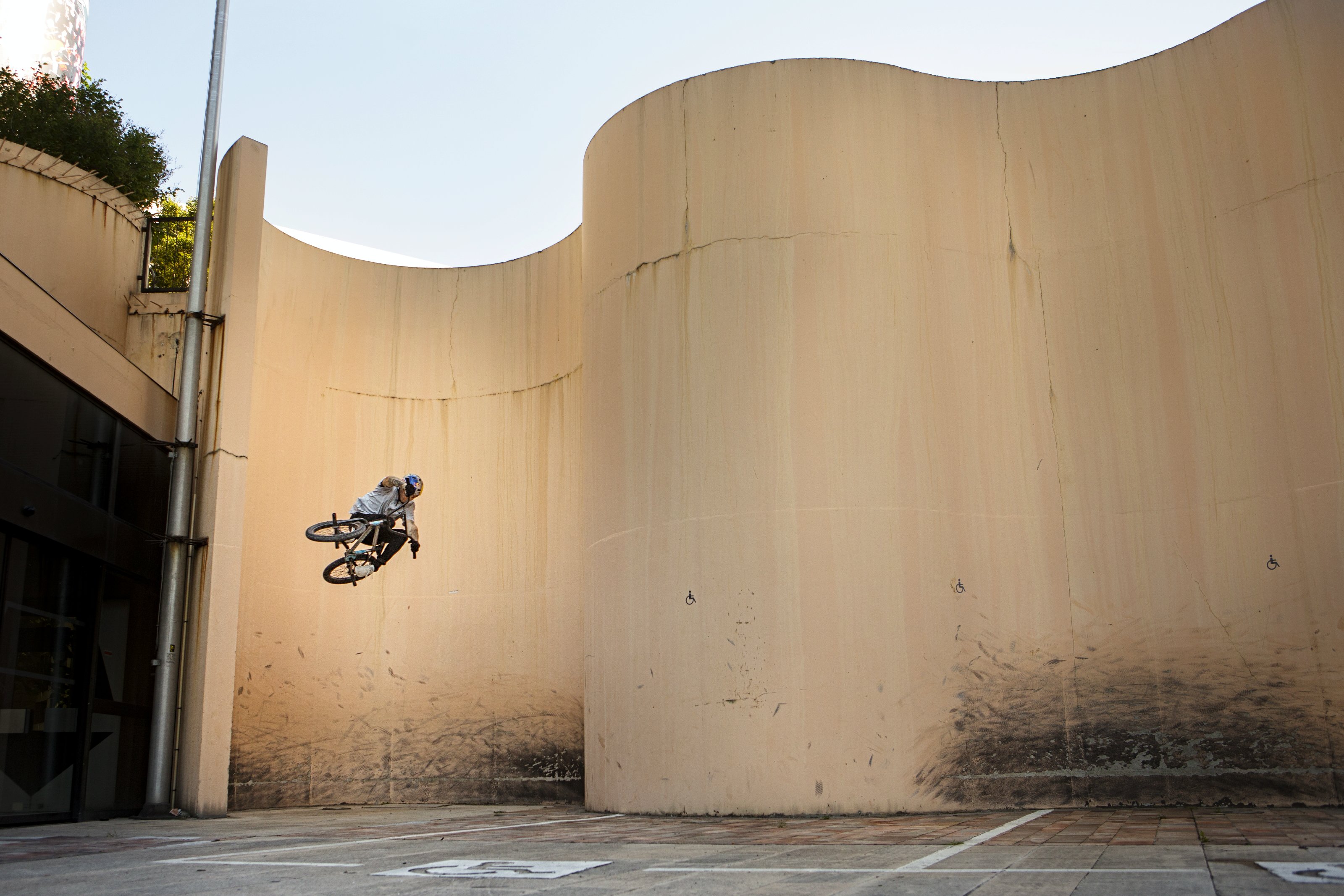 Kriss Kyle Alex Donnachie REd Bull Wallriders wall-ride road trip Edinburgh to France