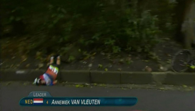 Annemiek-van-Vleuten-horrific-crash-640x365