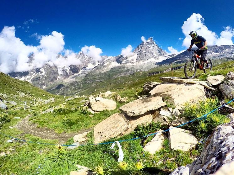 cervino matterhorn breuil-cervino mountain biking glacier maxiavalanche 4