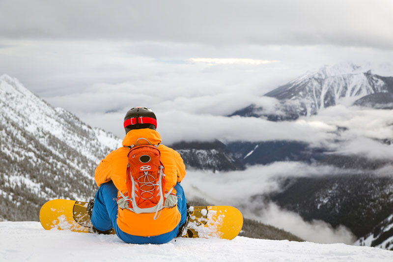 Snowboarding-Beginners-Gear-Holidays-Jackets-Tips-Lesson.jpg