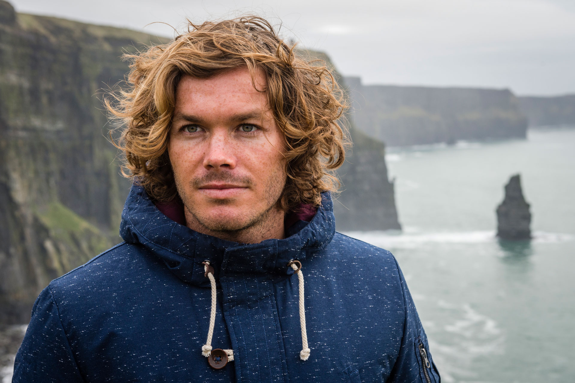 Tom-Lowe-Surfer-Interview-_-Jeep-Ultimate-Renegades-Cliffs-Portrait