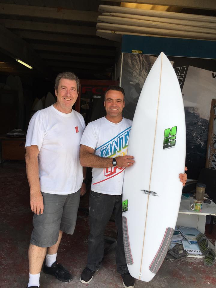 Custom Surfboards UK: Nigel Semmens and Russell Winter with his new NS surfboard