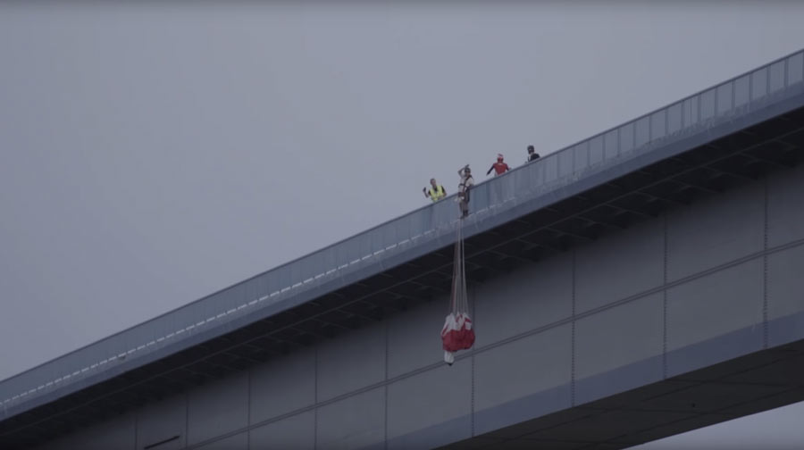 BASE Jumper is seconds away from certain death - Photo: Chris McDougall / YouTube