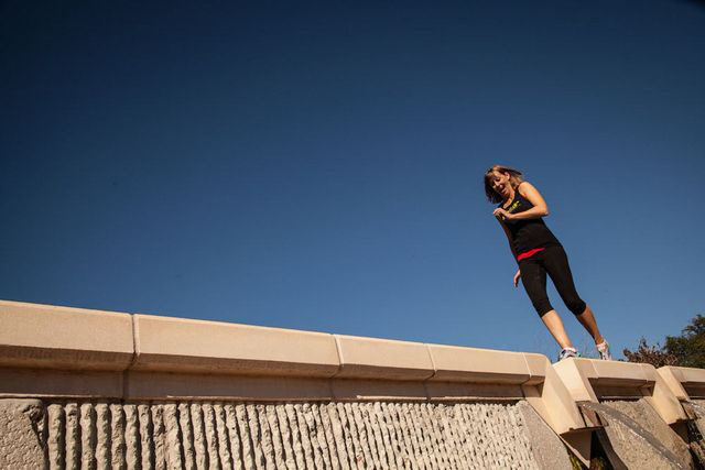 Women-doing-Parkour-Girls-Freerunning-4