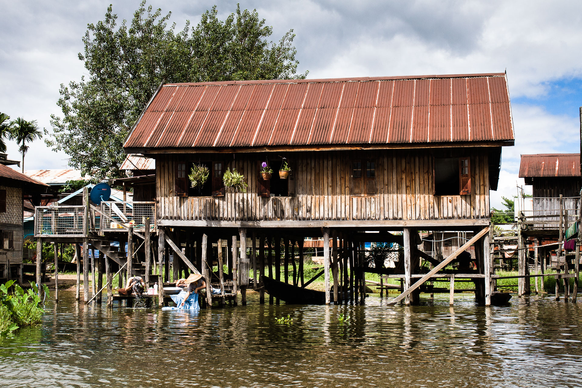 lotus-weavers-of-inle-lake-myanmar-burma-copyright-tristan-kennedyimg_4787