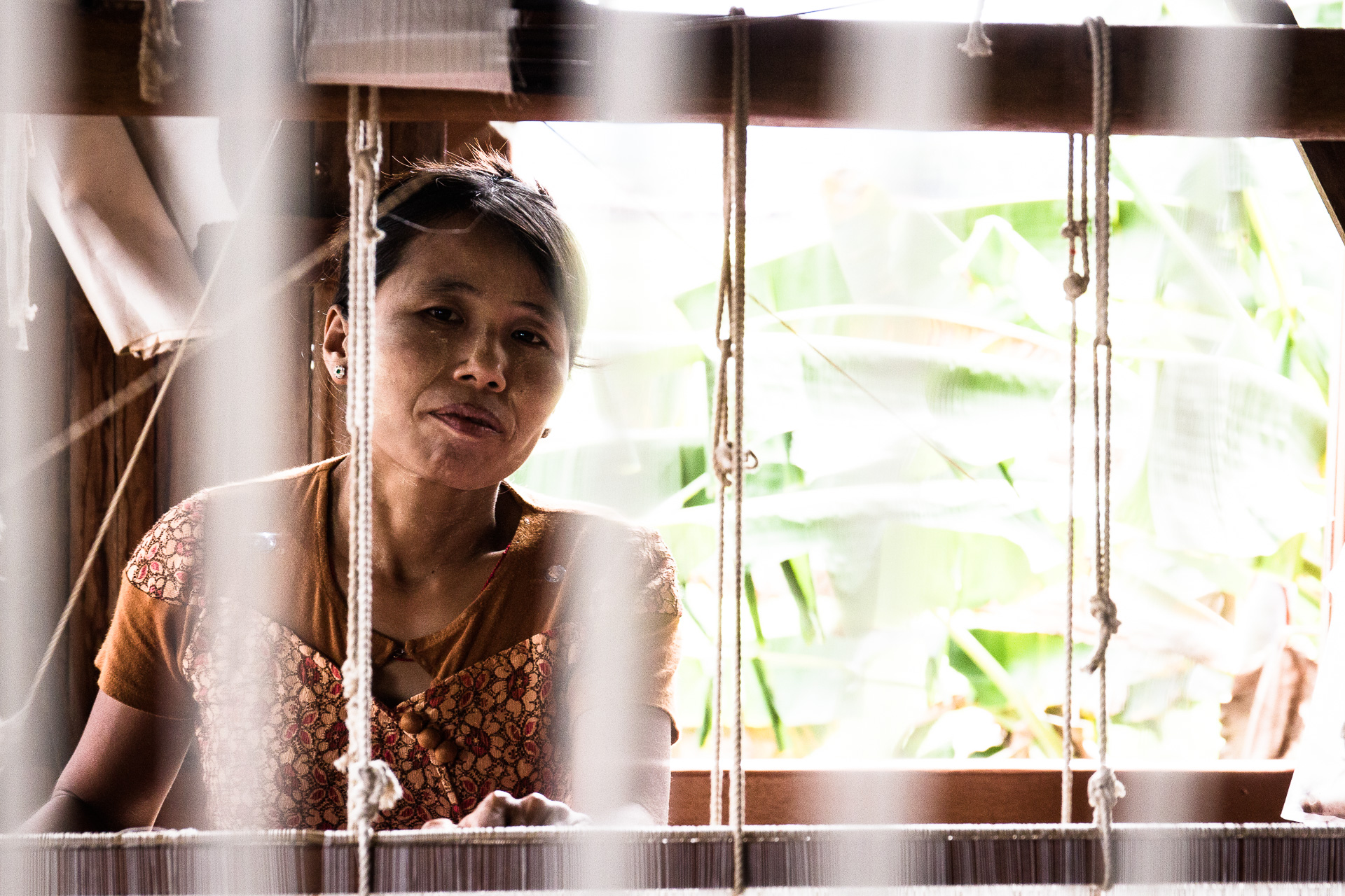 lotus-weavers-of-inle-lake-myanmar-burma-copyright-tristan-kennedyimg_4806