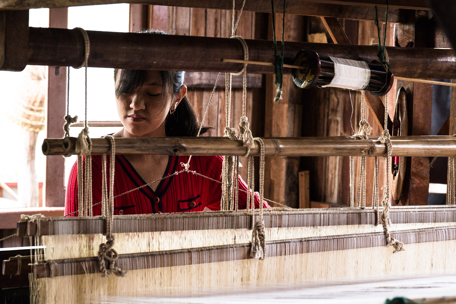 lotus-weavers-of-inle-lake-myanmar-burma-copyright-tristan-kennedyimg_4819