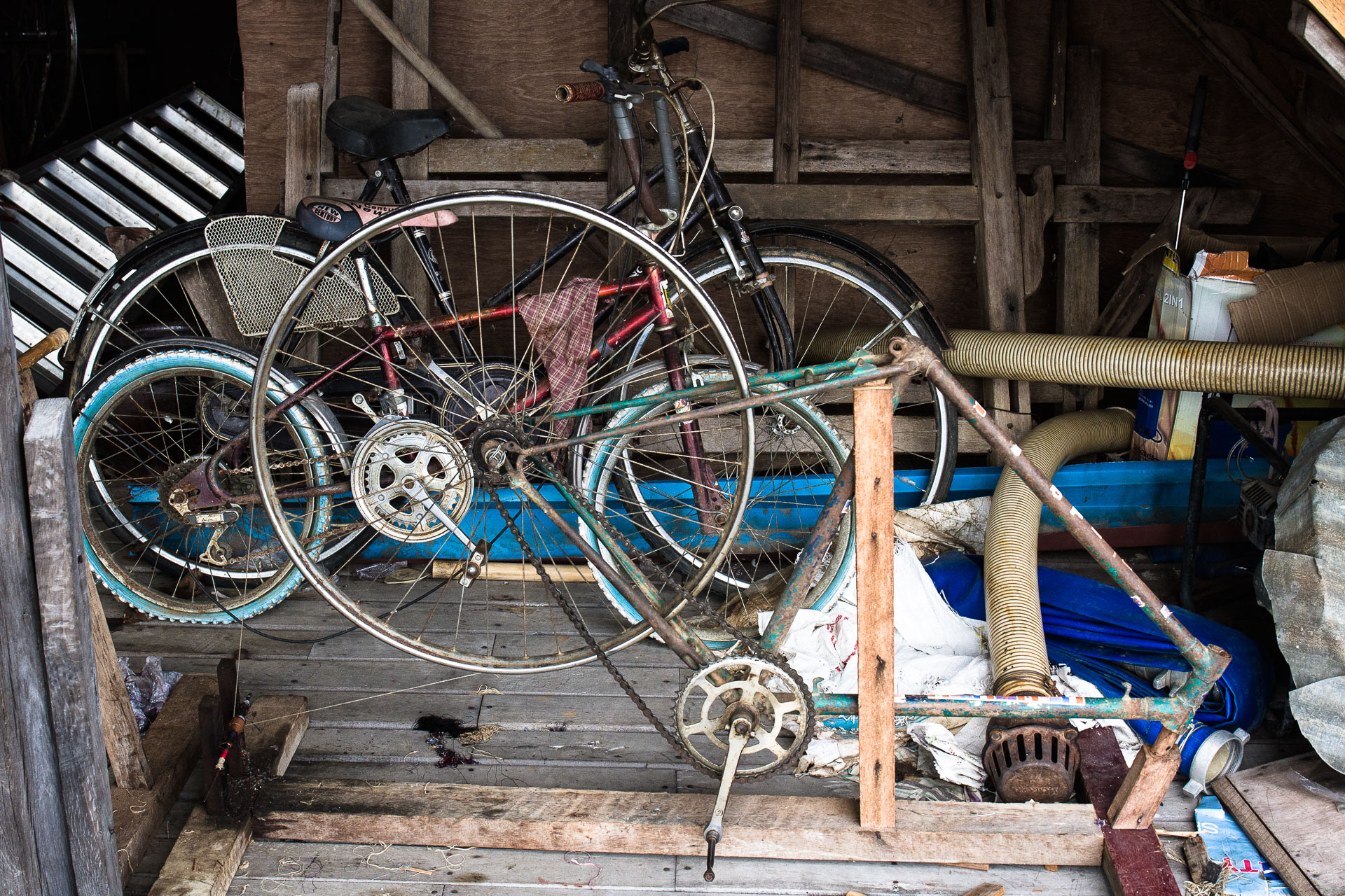 lotus-weavers-of-inle-lake-myanmar-burma-copyright-tristan-kennedyimg_4823