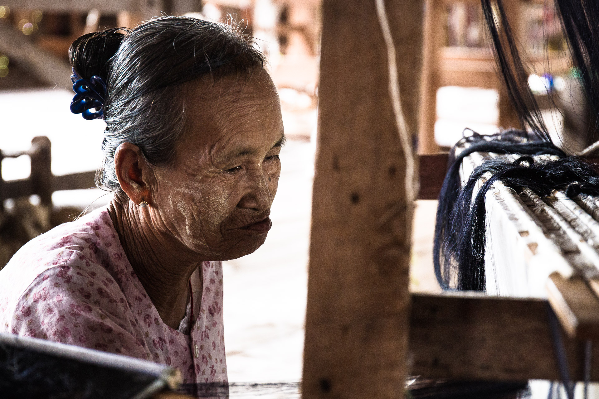 lotus-weavers-of-inle-lake-myanmar-burma-copyright-tristan-kennedyimg_4842