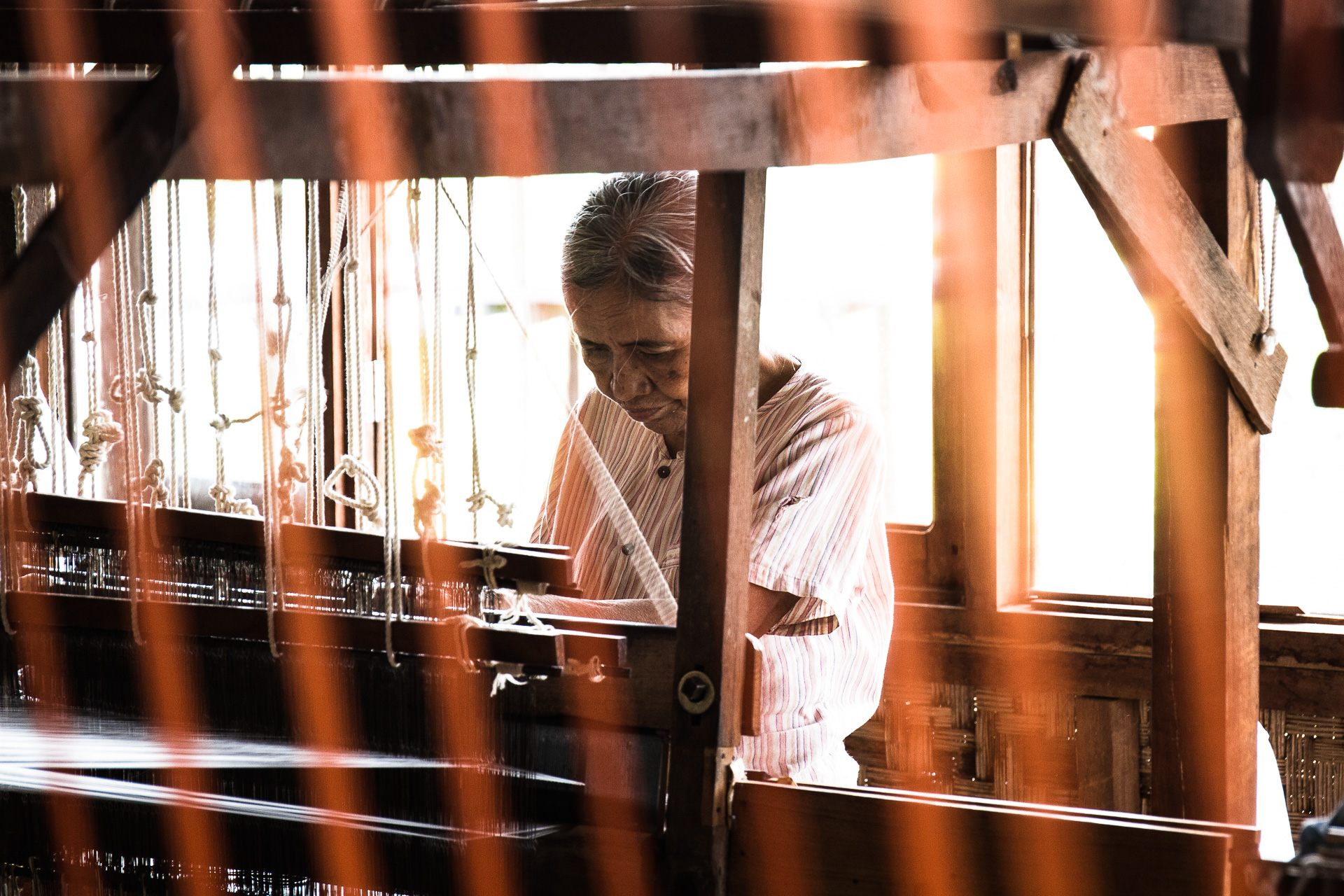 lotus-weavers-of-inle-lake-myanmar-burma-copyright-tristan-kennedyimg_4844