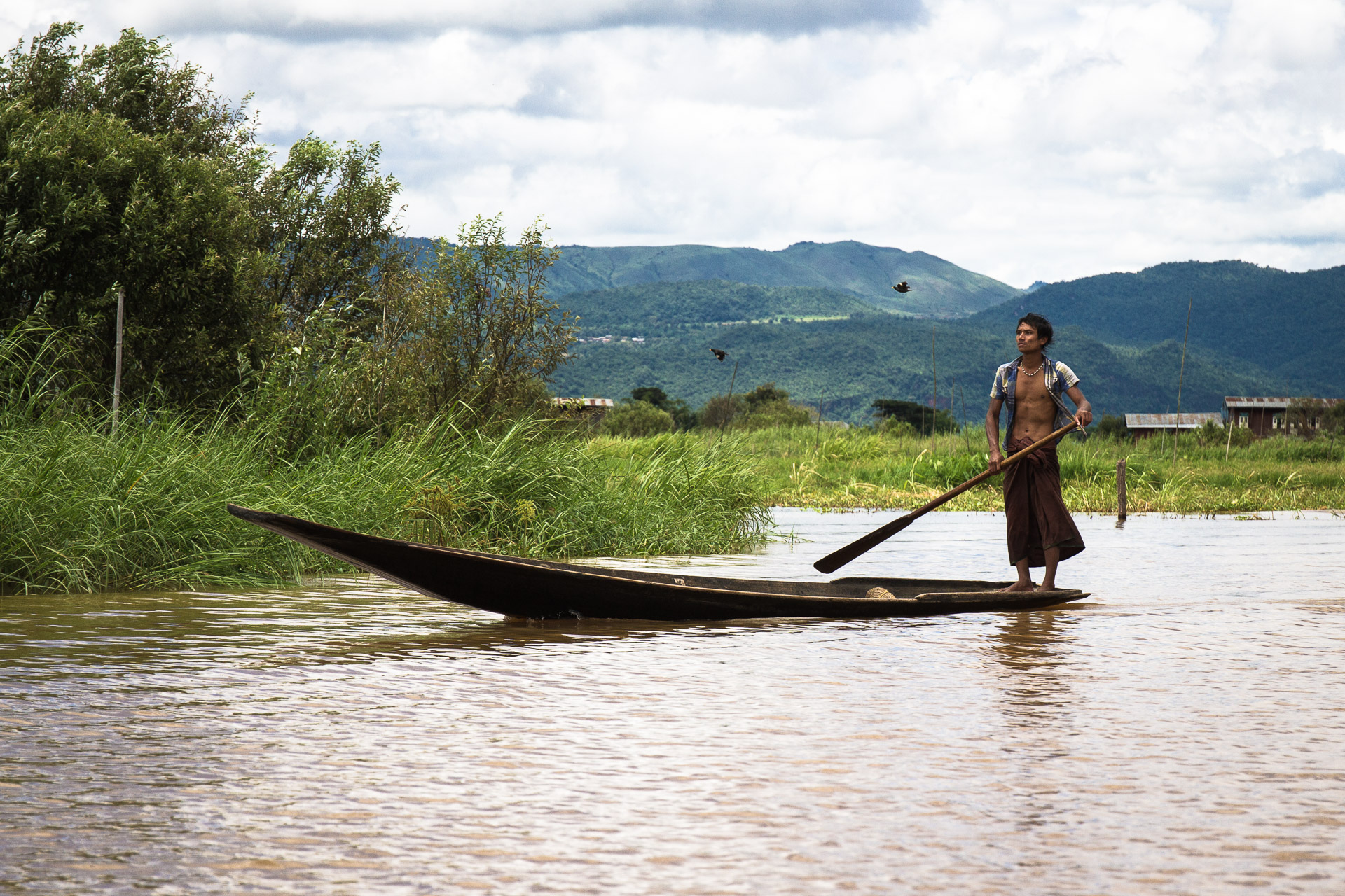 lotus-weavers-of-inle-lake-myanmar-burma-copyright-tristan-kennedyimg_4881