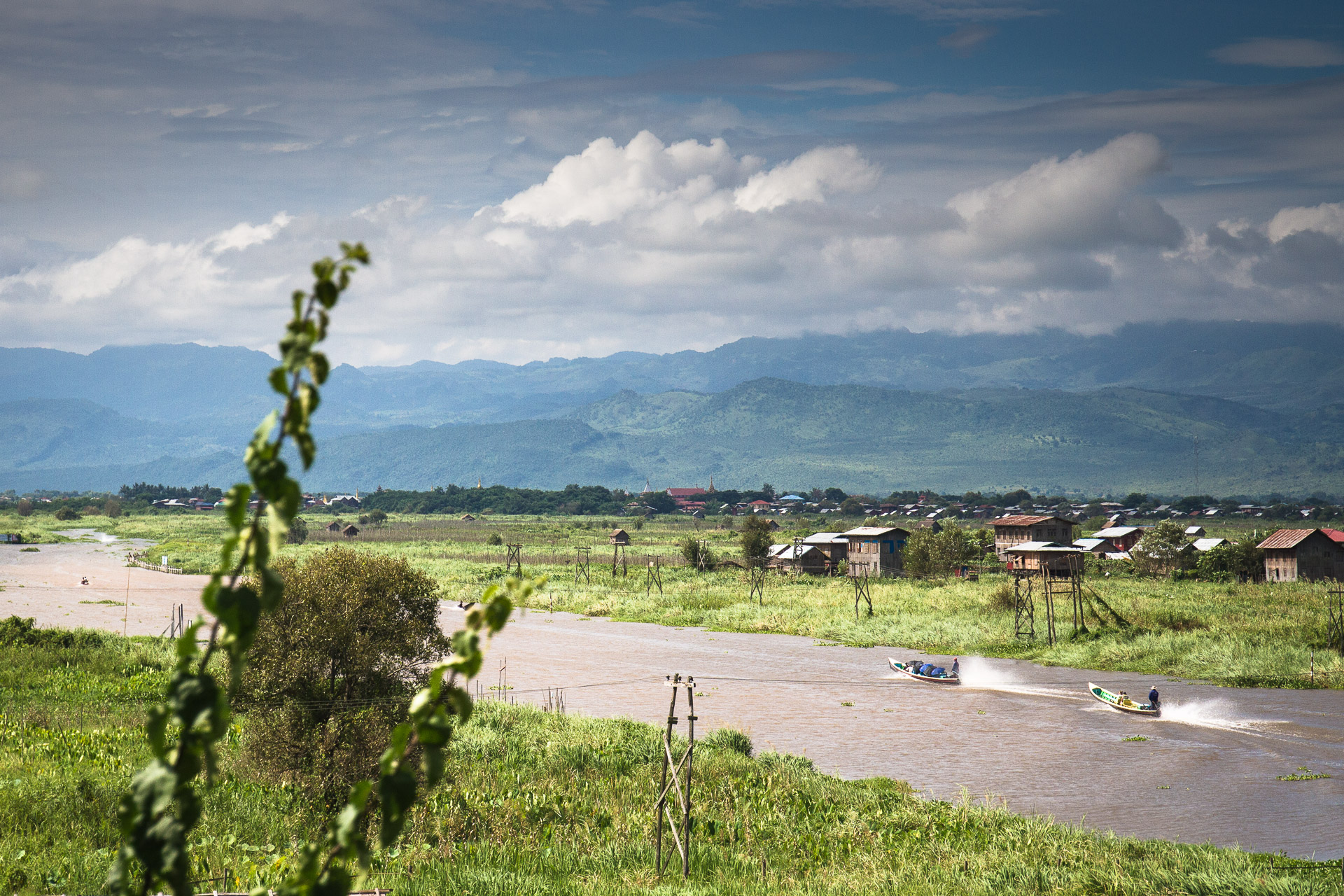 lotus-weavers-of-inle-lake-myanmar-burma-copyright-tristan-kennedyimg_4991