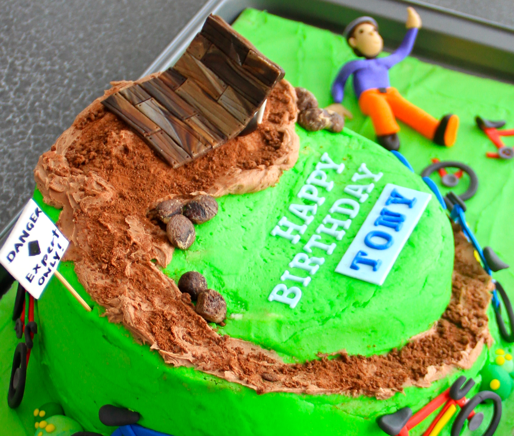 Mountain Biking - Decorated Cake by Wayne - CakesDecor