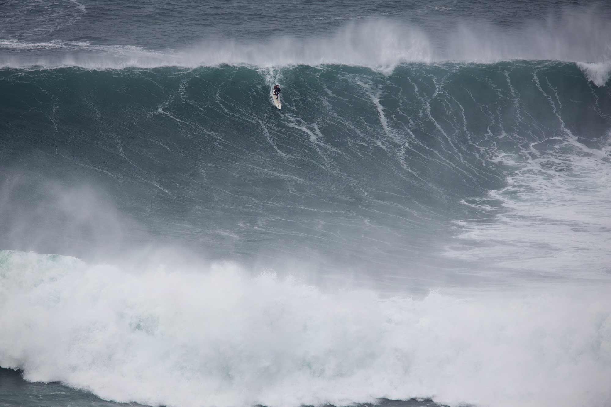 British big wave surfer Andrew Cotton slays a monster at Nazaré - Photo: Hugo Silva / Red bull Content Pool