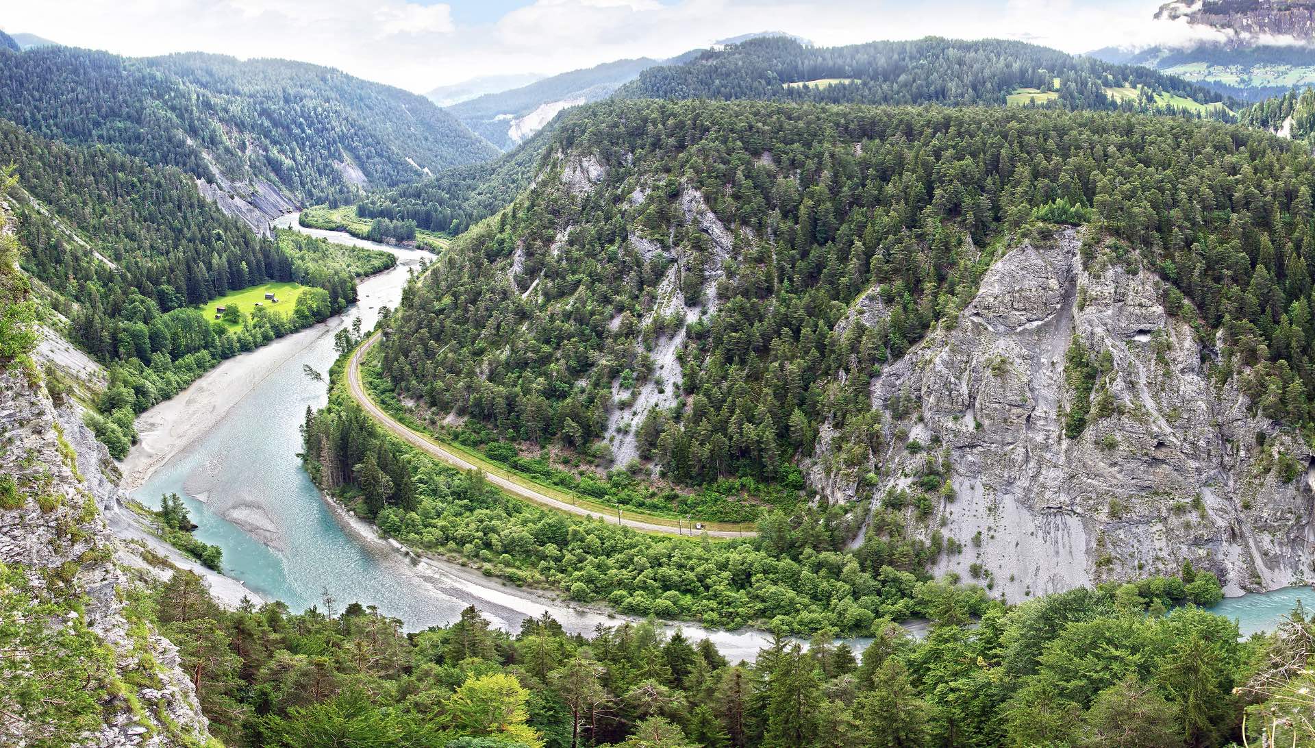 Bike-Routes-in-Europe-5-of-the-Best-Rhine-River