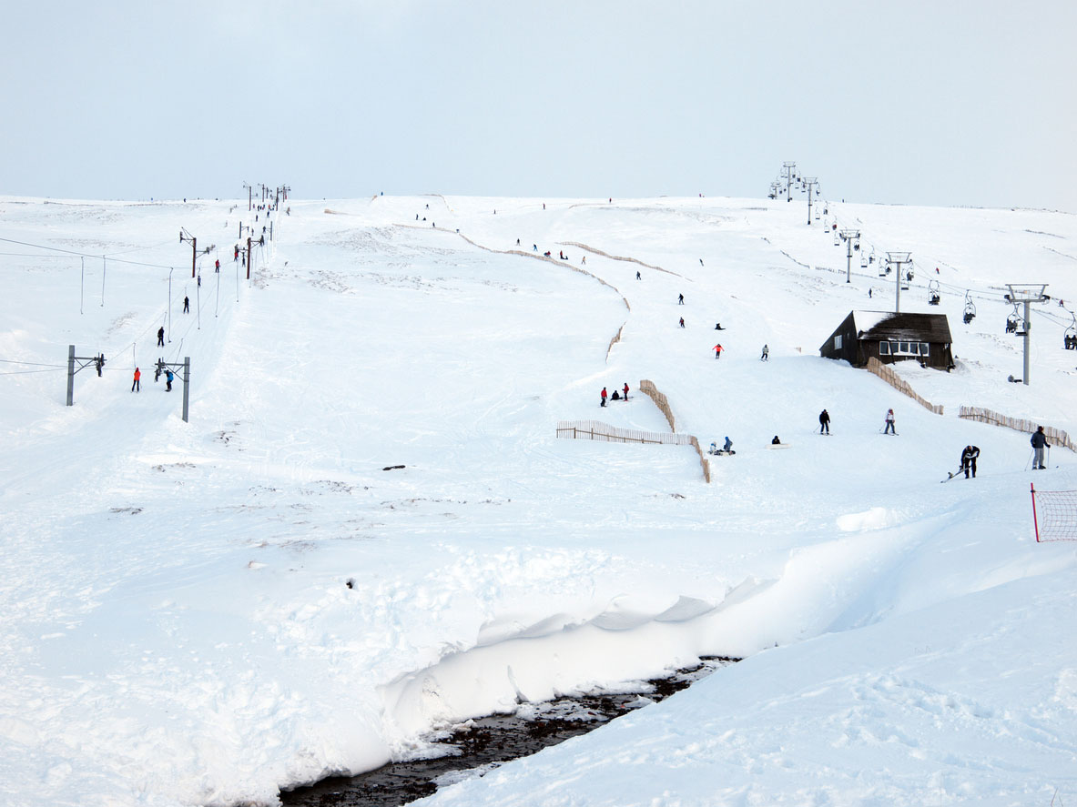 glenshee skiing in scotland