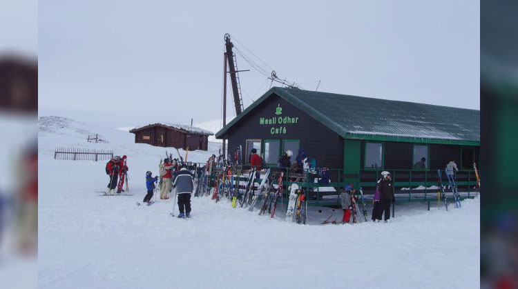 glenshee skiing in scotland