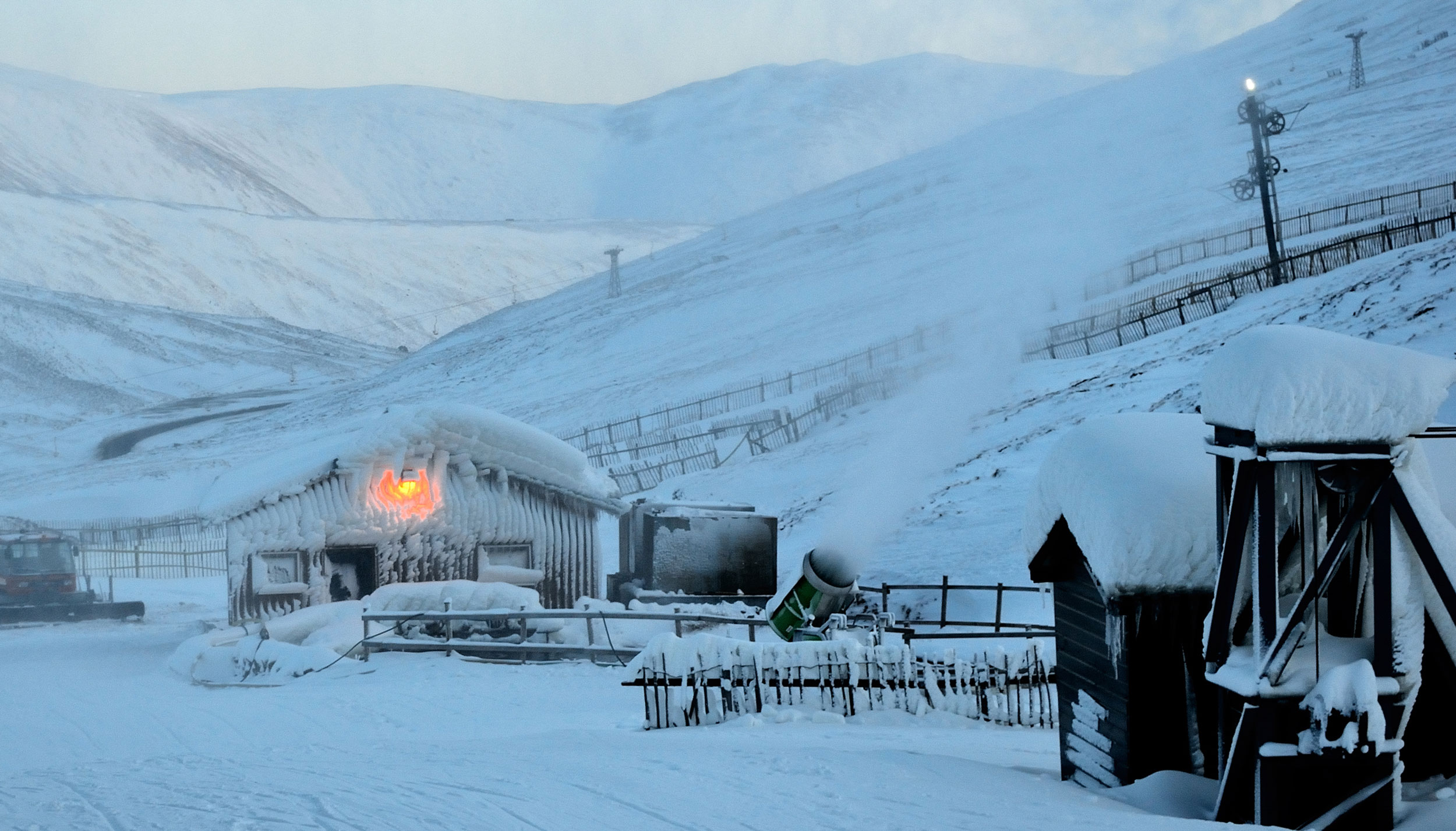 glenshee skiing in scotland