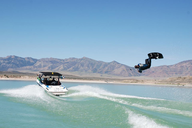 wakeboarding-lakes-best-world-lake-powell-utah-usa-tk-watersports