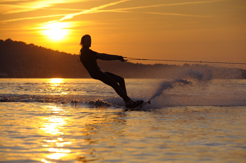 Wakeboarding-Beginners-Gear-Wetsuit-Lake.jpg