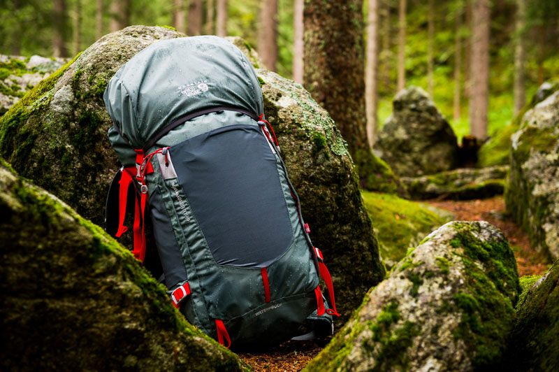 mountain-hardwear-scrambler-rt-40-backpack-review-outdry-rucksack-hiking-walking_-3-2