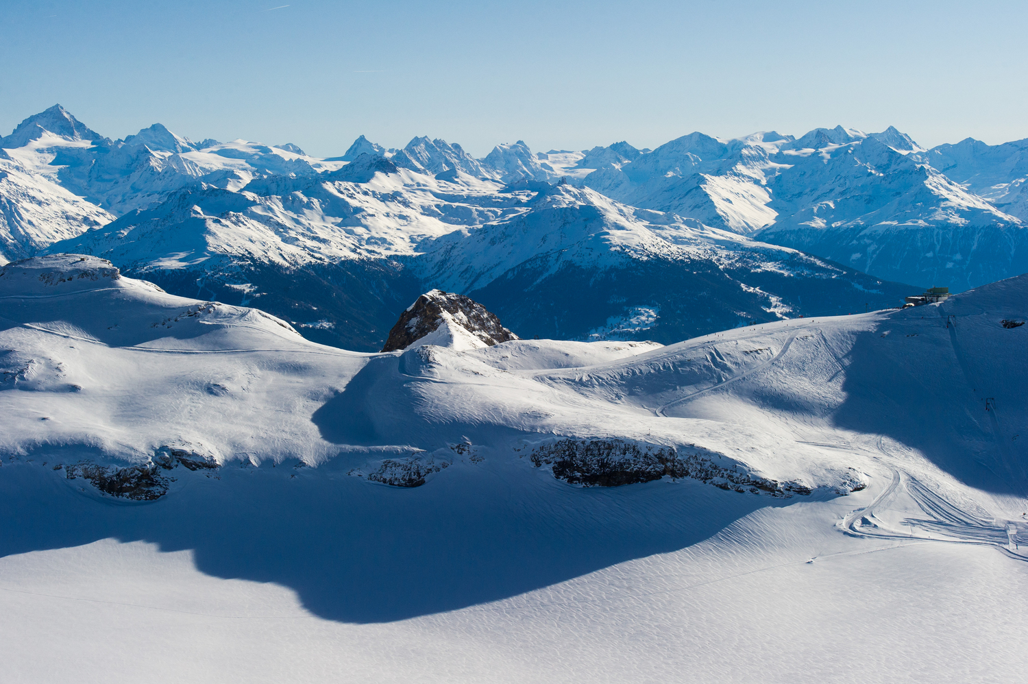 The stunning views from Crans Montana... Photo: Photo-Genic.Ch / Olivier Maire