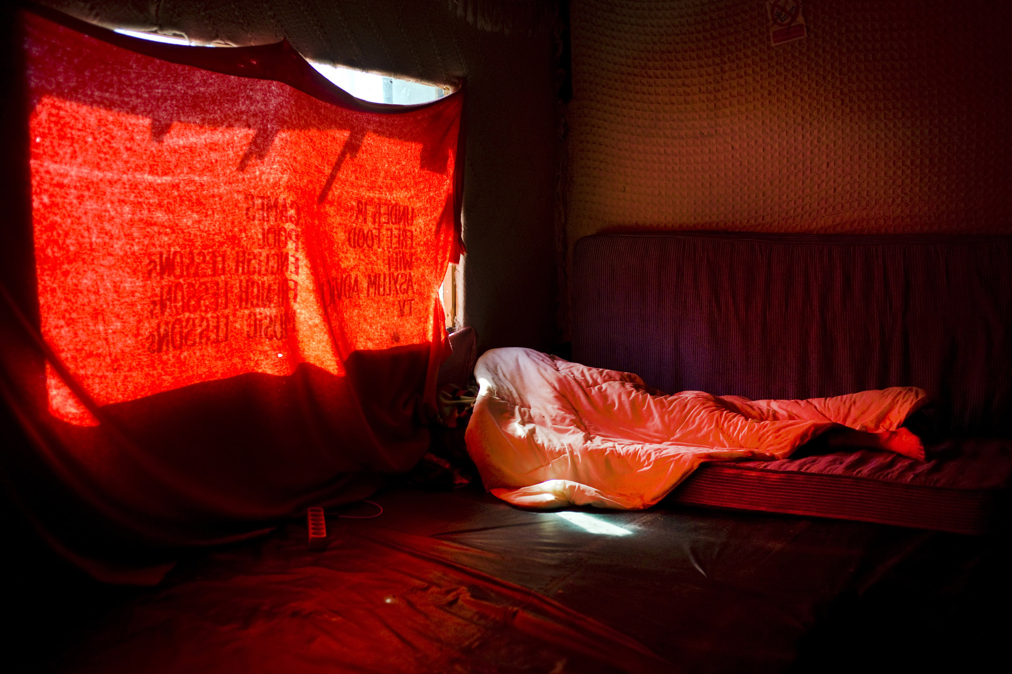 snowboard-photographer-danny-burrows-french-refugee-camp-sleeping-conditions