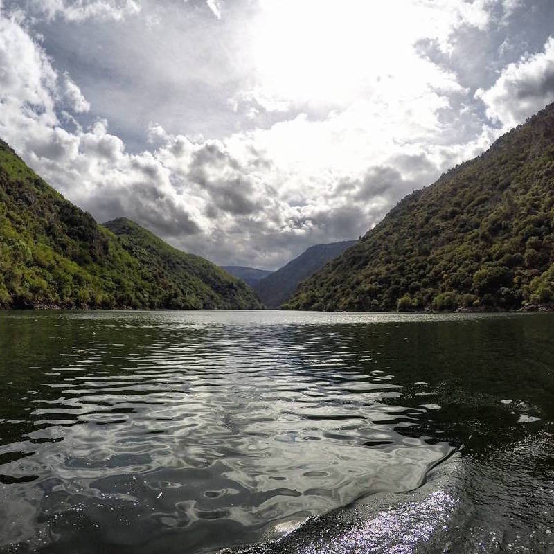 resize-canyon boat ride sil river canyon galicia