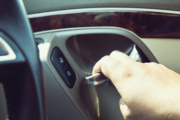 Man pulling handle to unlock car door. Photo: Getty