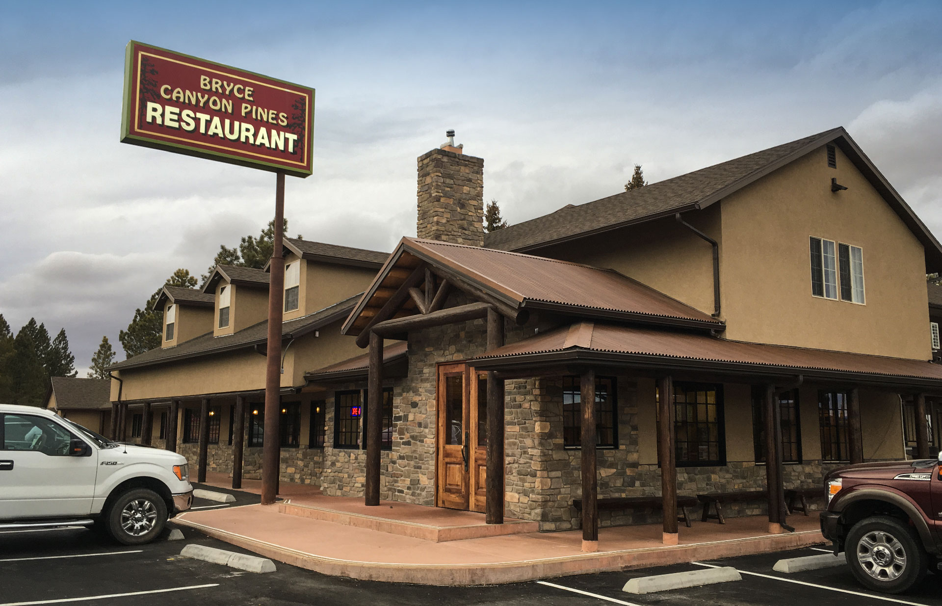 Bryce Canyon Pines restaurant, Bryce Canyon, Utah - Photo: James Renhard