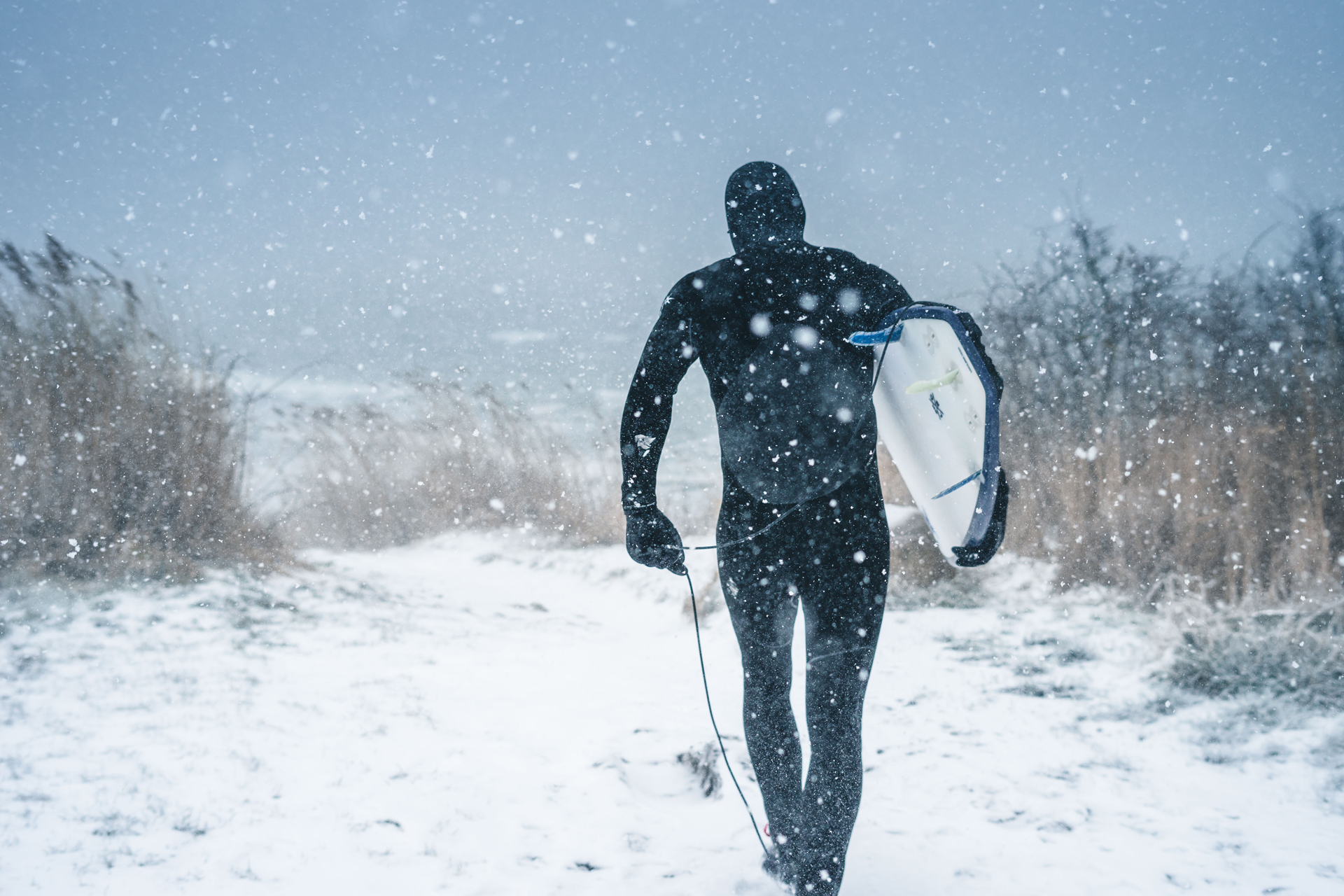 surfing-in-winter