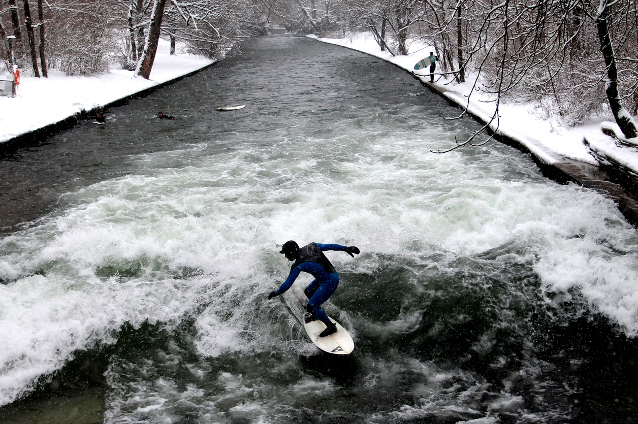 surfing-in-winter