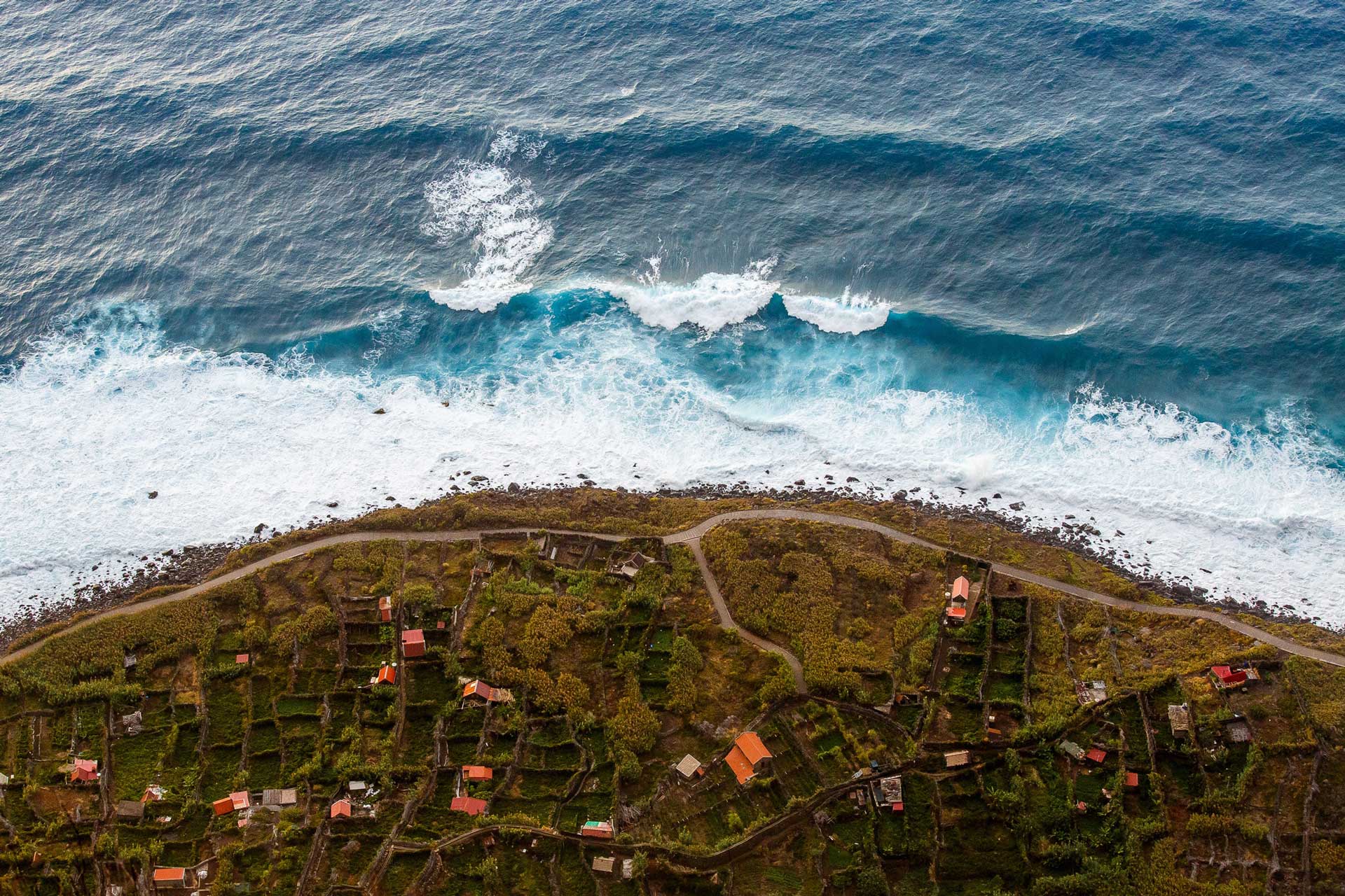 winter-surfing-in-madeira