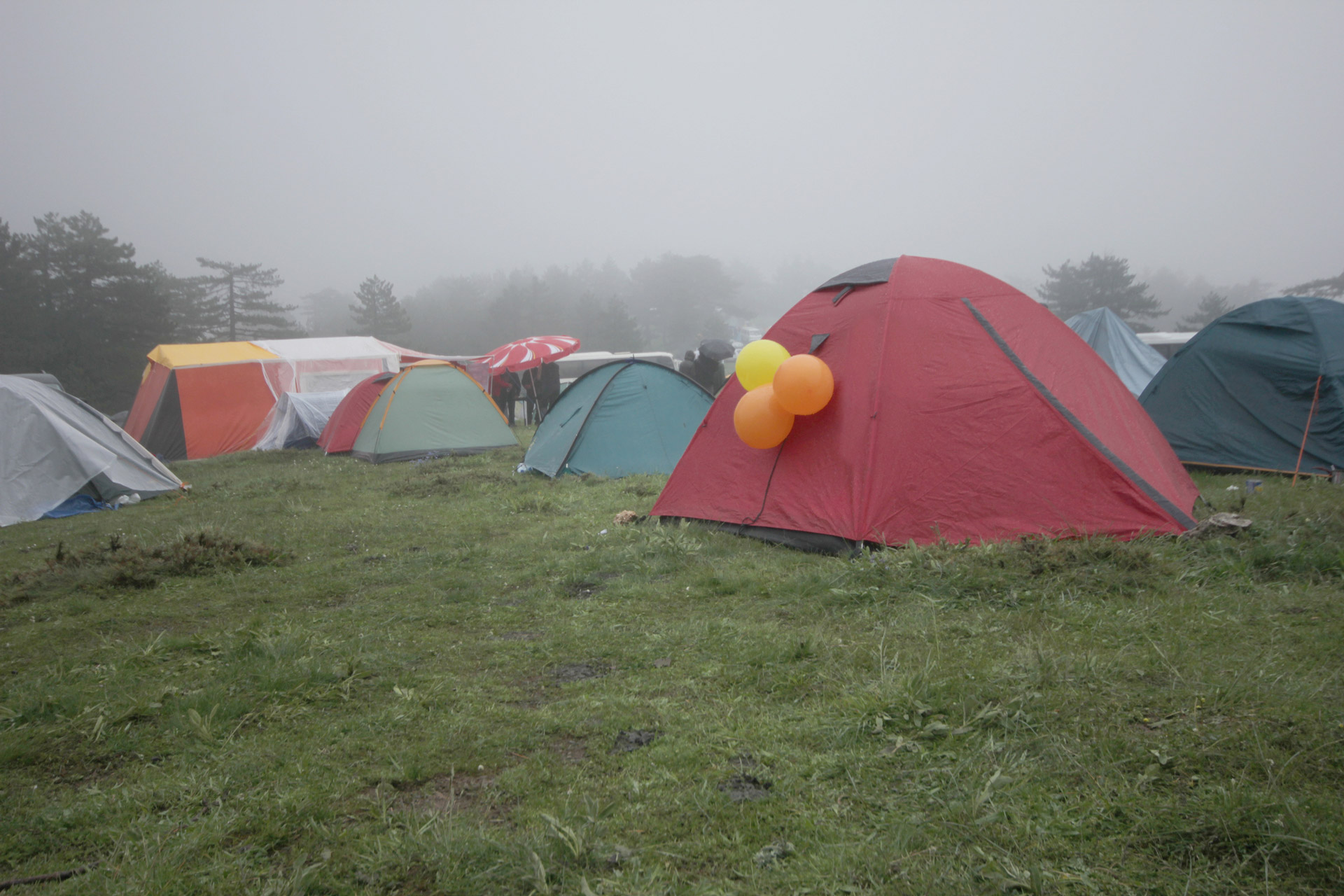 leaving-tents-at-a-festival