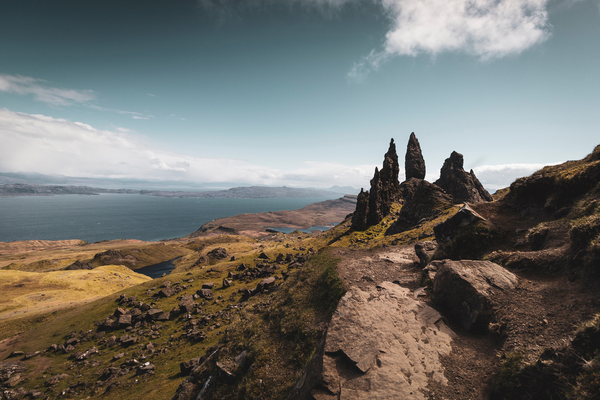 portree-isle-of-skye-old-man-of-storr