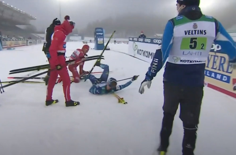 Cross-Country-Skiing-Fight