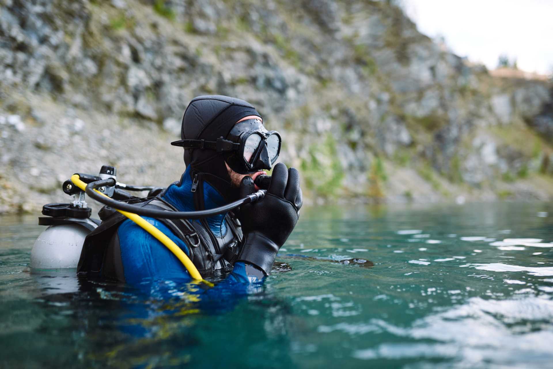 Scuba Diving Don'ts 4 - Don't fiddle too much with gear