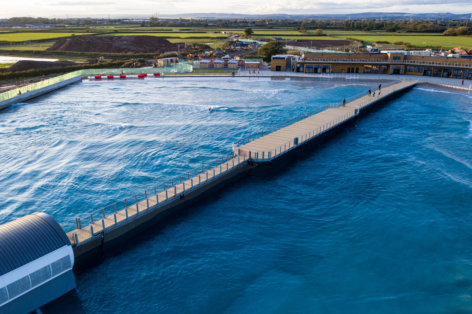 Surfing-Bristol-The-Wave-Artificial-Surf-Pool