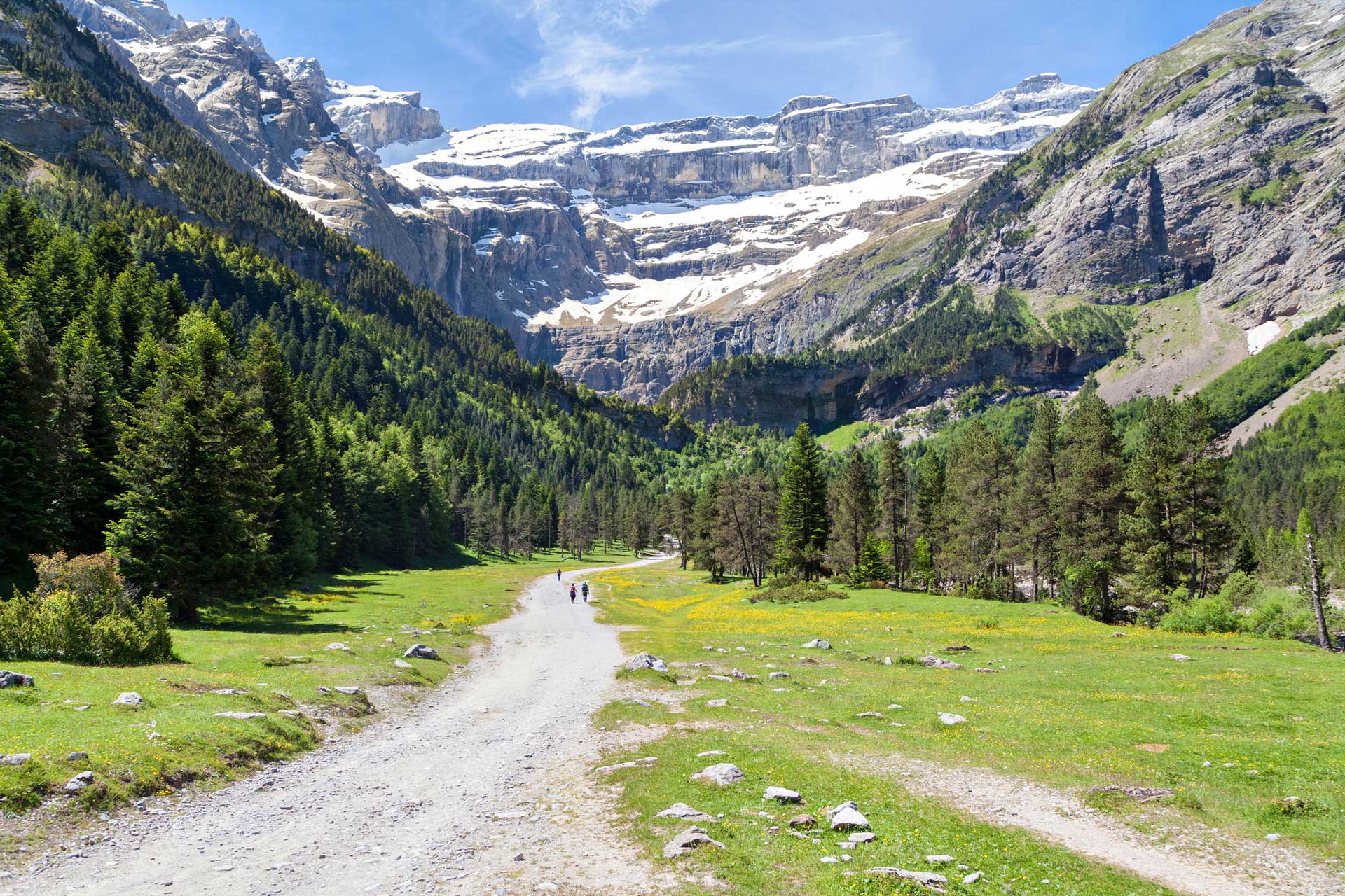 Best-Hikes-In-France-Cirque-de-Gavarnie