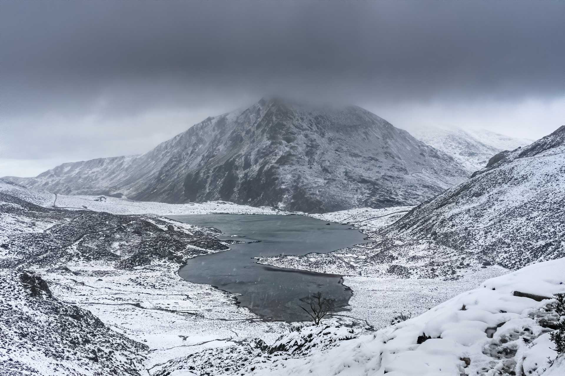 Ice-climbing-in-the-UK-Snowdonia-Winter