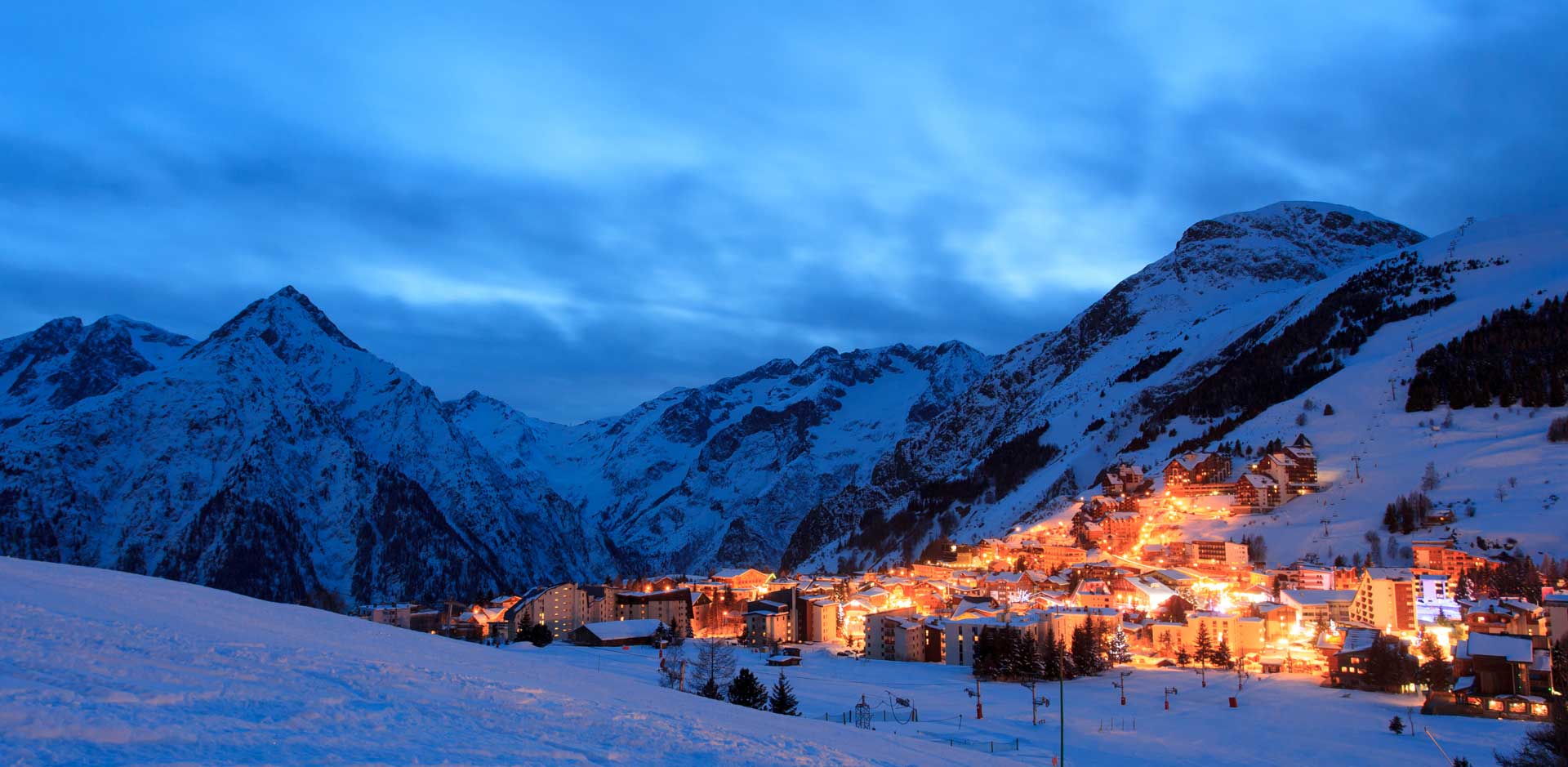 Night-skiing-in-Les-Deux-Alpes