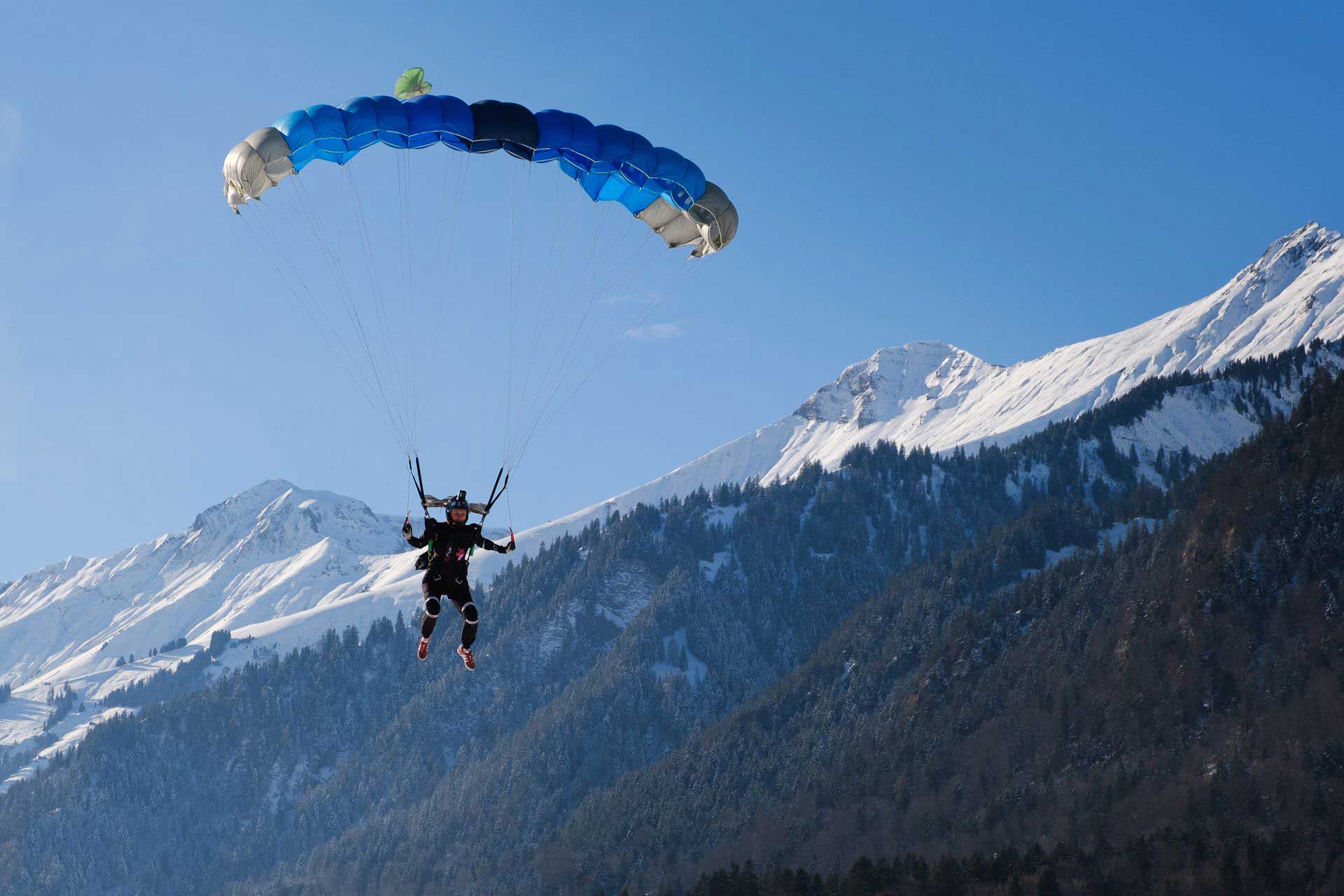 Skydiving in Interlaken