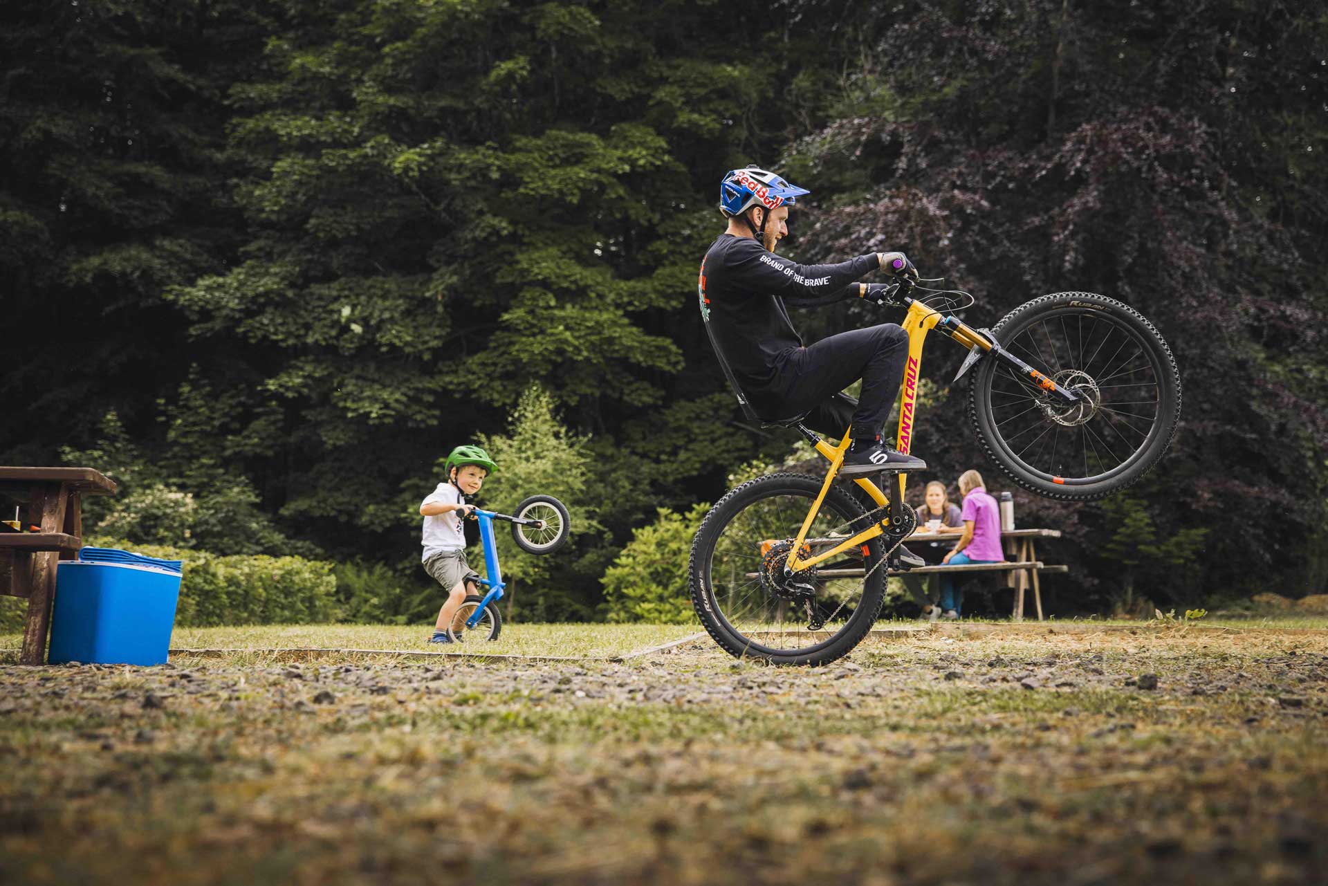 danny-macaskill-do-a-wheelie-film-photo