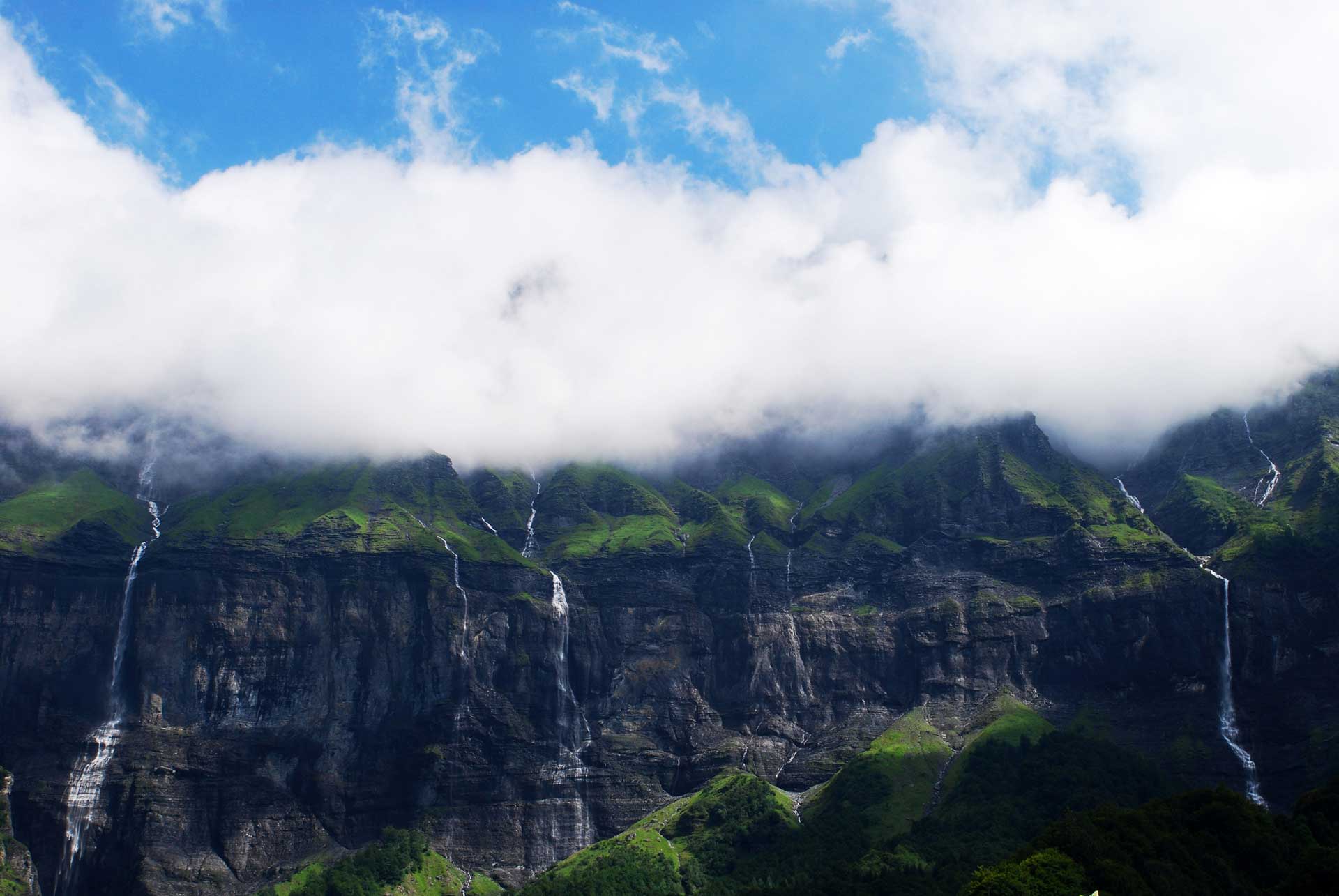 best-waterfalls-in-france