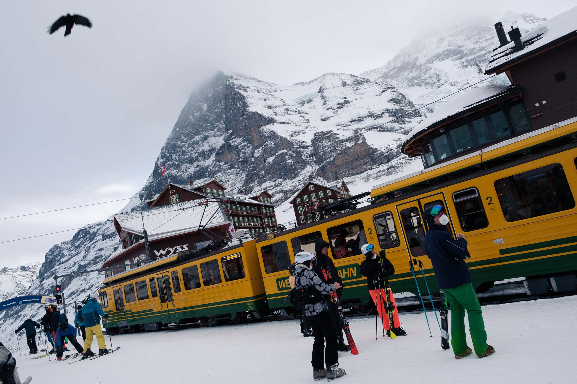 Winter-adventures-in-Bern-region-skiing