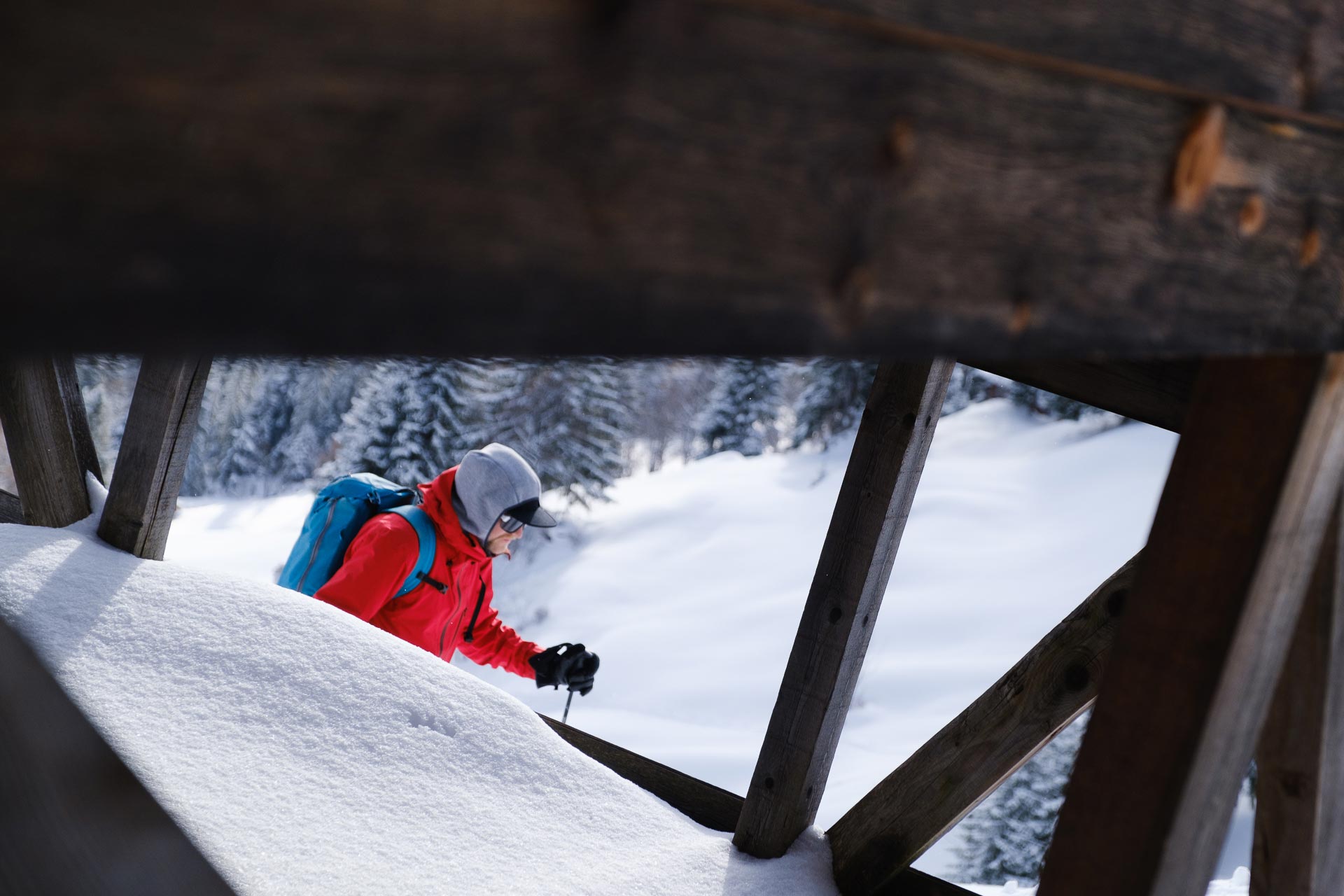 snowshoe-hiking-bern-region