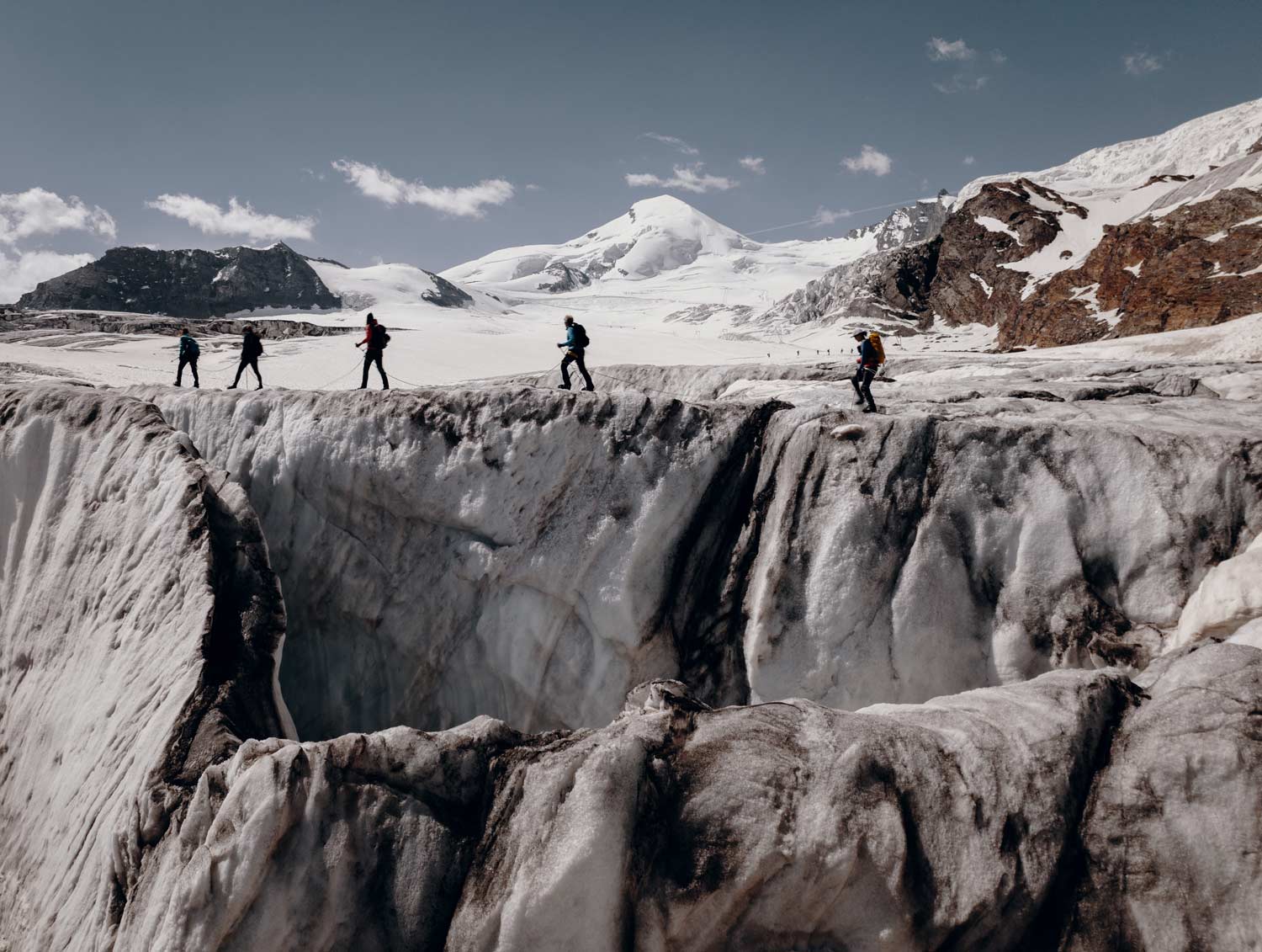 summer-mountain-climbing-Switzerland-Tourism