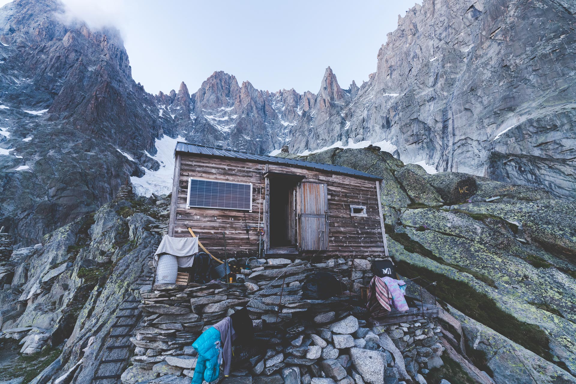 mountain-refuge-chamonix