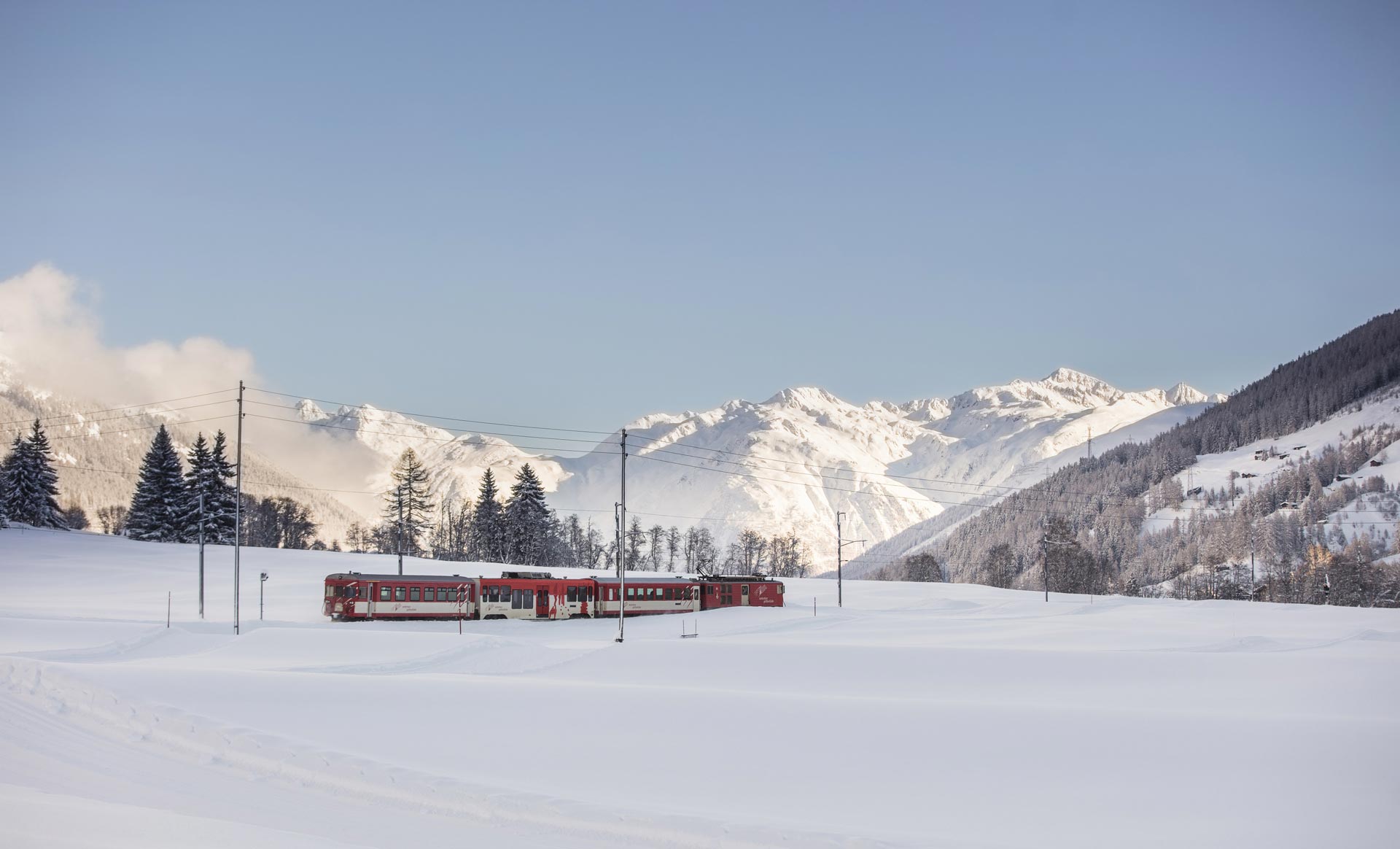 train-travel-ski-trips-swiss-alps