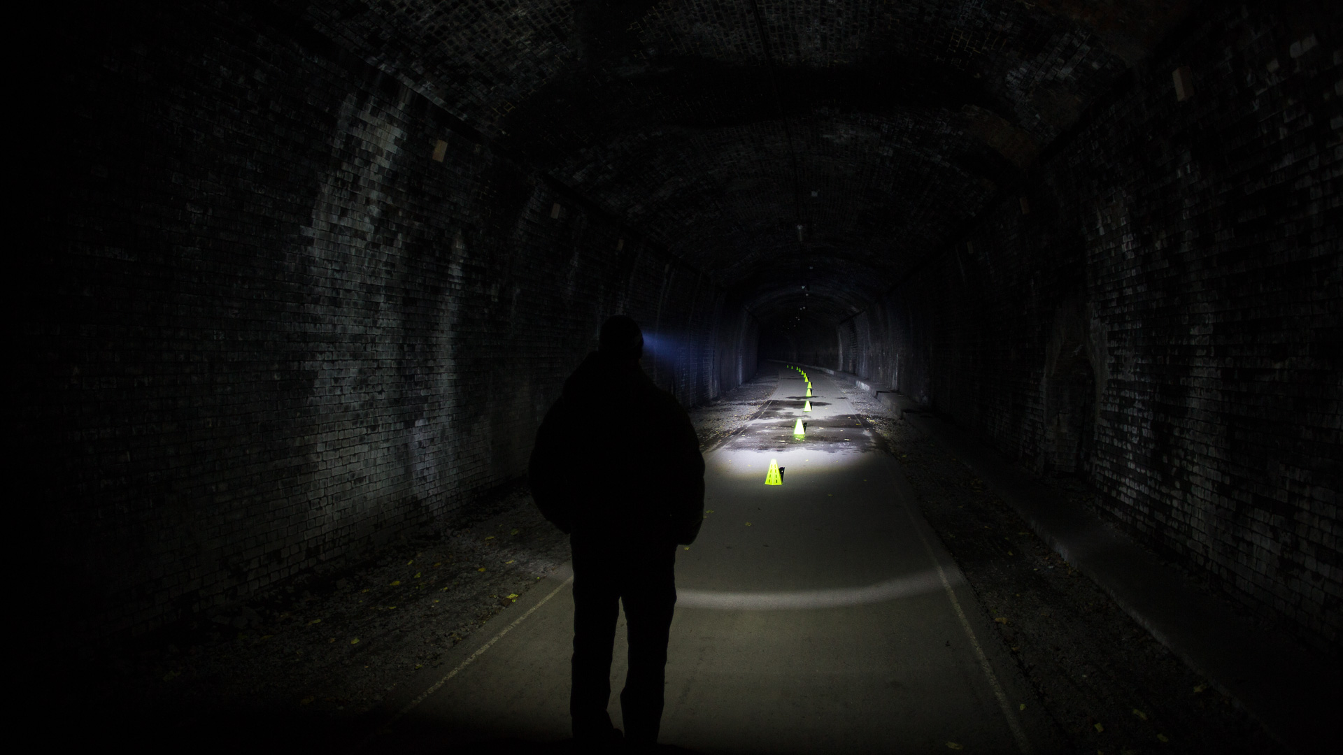 LED Lenser SEO 7R beam pattern in disused railway tunnel